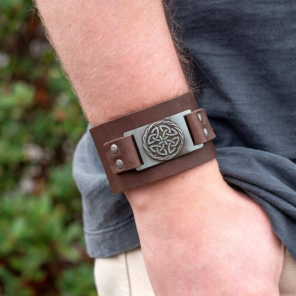 Something Different - Brown Celtic Shield Knot Leather Bracelet - Multicolore